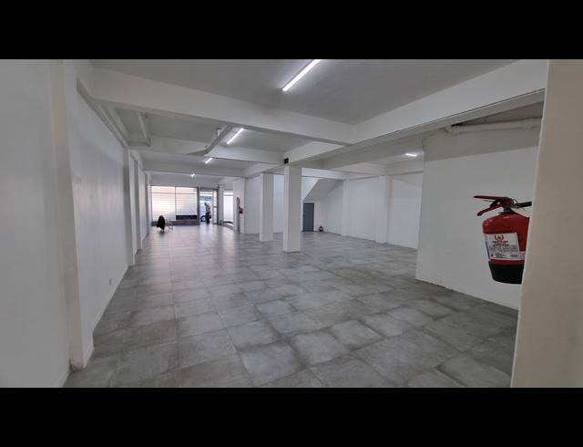 250M² BUILDING TO LET IN WOODSTOCK